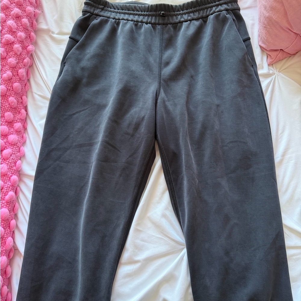 Lululemon cropped softstreme pant. Size 10
